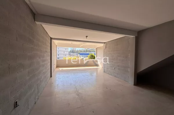 Casa para venda, 3 quarto(s),  Floresta, Caxias Do Sul