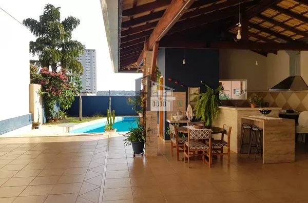 Casa com 3 dormitórios à venda, 269 m² construção. 11x44 por R$ 890.000 - Jardim América - Bauru/SP