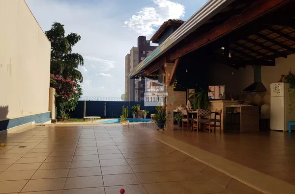 Casa com 3 dormitórios à venda, 269 m² construção. 11x44 por R$ 890.000 - Jardim América - Bauru/SP