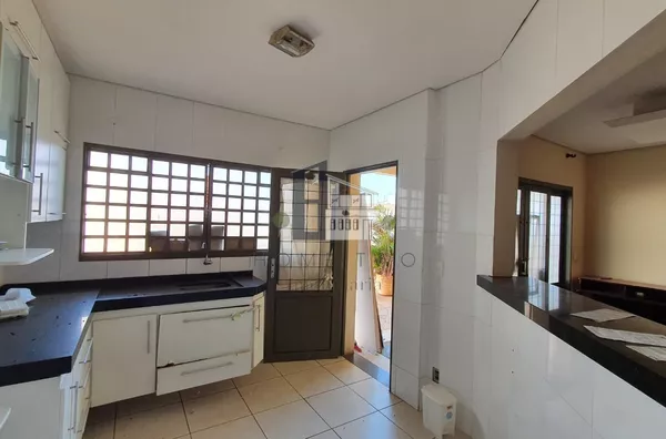 Casa com 3 dormitórios à venda, 311 m² por R$ 690.000,00 - Parque Jardim Europa - Bauru/SP