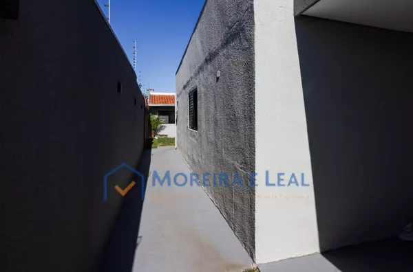 Casa à venda com ótima localização