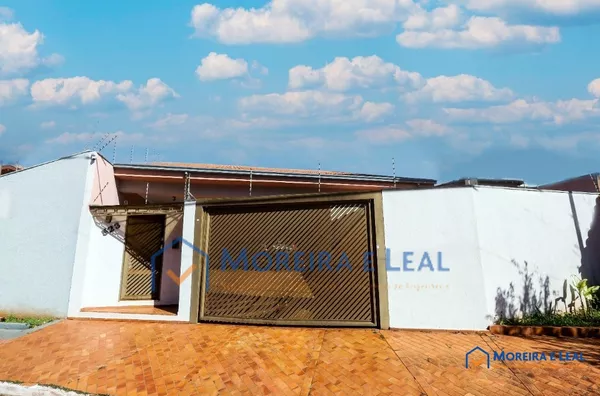 Casa para venda na Avenida Nelly Martins