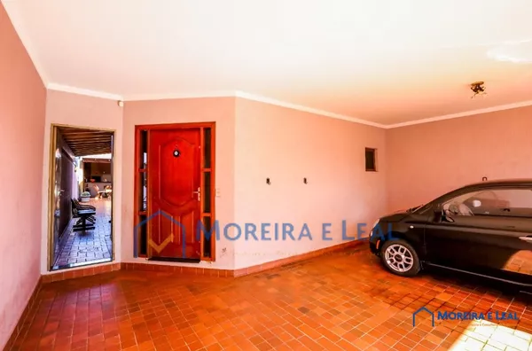 Casa para venda na Avenida Nelly Martins