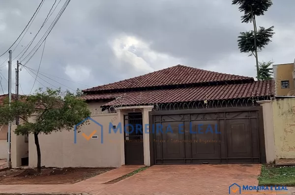 Casa com excelente localização.