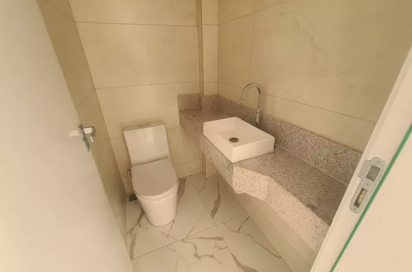 Casa Independente com 2 Suítes e Ampla Área Externa no Bairro Candelária - Foto 6