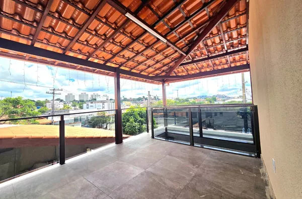 Casa de 3 quartos á venda no bairro Santa Monica.