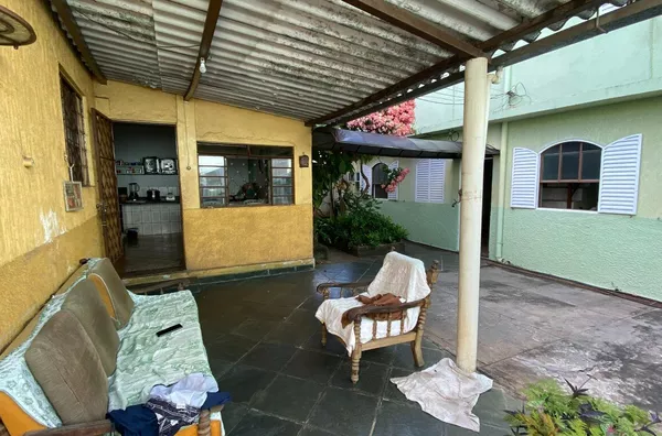 Casa com 4 Imóveis Independentes à Venda no Candelária – Lote 360m² | Ideal para Renda e Comércio - Foto 2