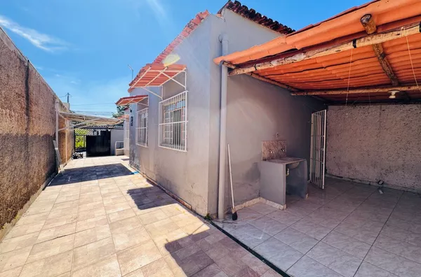 Casa Plana com 2 Quartos, Lote Amplo e Garagem – Piratininga BH - Foto 3