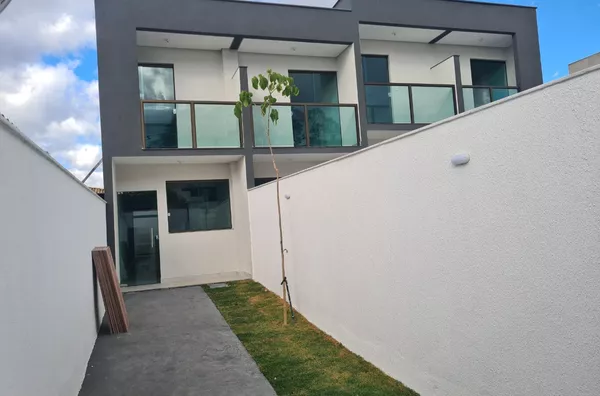 Casa Independente de 2 qtos em ótima localização no B. Candelária. - Foto 1