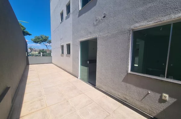 Apartamento com Área Privativa e 3 Quartos (1 Suíte) no Santa Mônica – Prédio com Elevador - Foto 1
