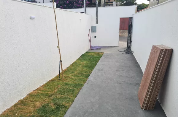 Casa Independente de 2 qtos em ótima localização no B. Candelária. - Foto 3