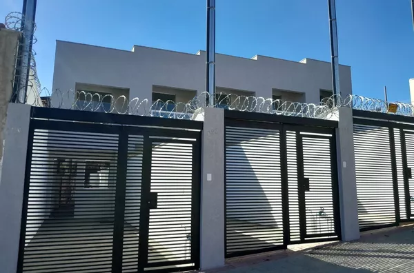 Casa Independente de 2 qtos 2 vagas em ótima localização no B. Floramar - Foto 1