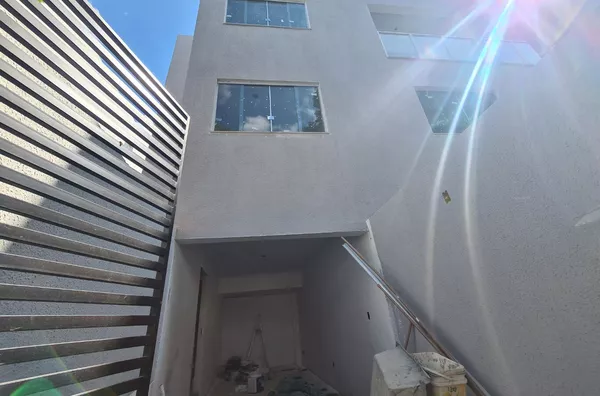 Casa Independente de 2 qtos em ótima localização no B. Céu Azul - Foto 1