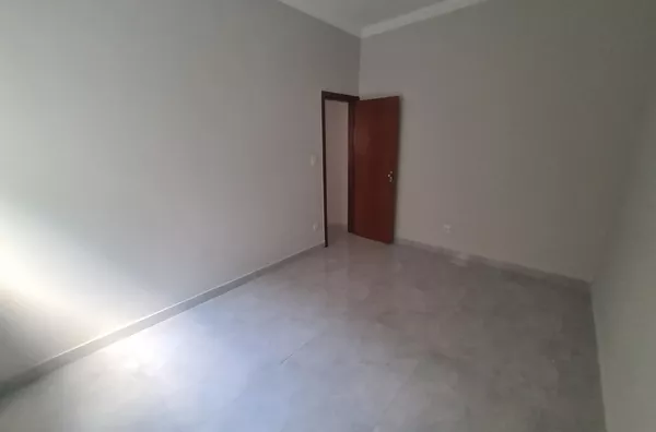 Excelente Oportunidade: Casa à Venda com 2 Quartos no Bairro Europa! - Foto 13