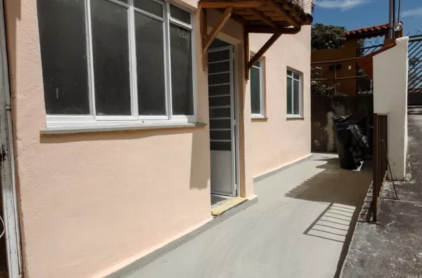Casa 3 Quartos ao Lado da Estação Venda Nova - Foto 1