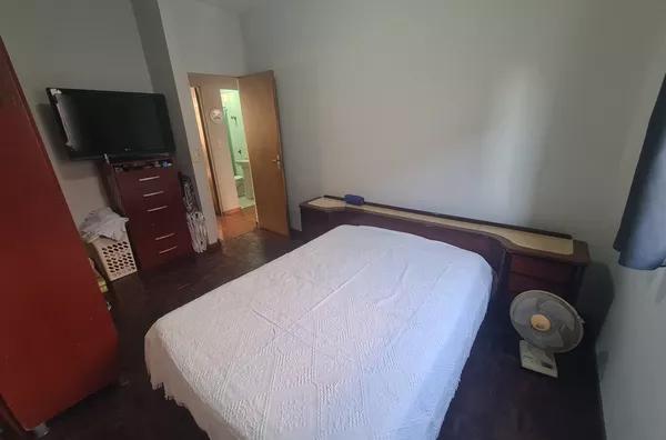 Excelente Casa Geminada Linear de 2 Quartos no Bairro Santa Mônica