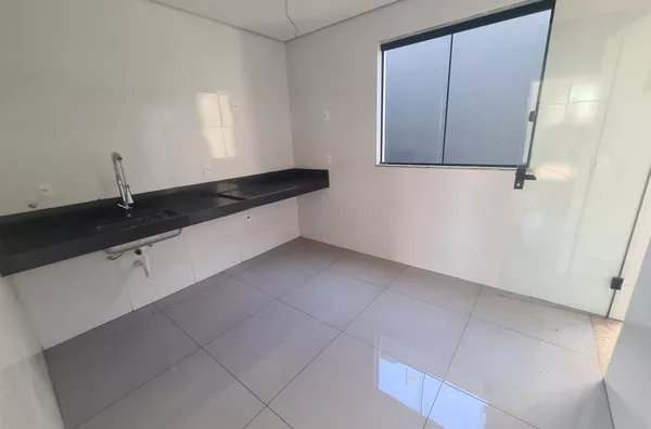 Excelente Casa Duplex com 3 Quartos no bairro Santa Amélia