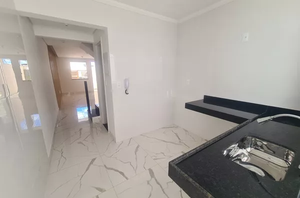 Casa Independente com 2 Suítes e Ampla Área Externa no Bairro Candelária - Foto 8