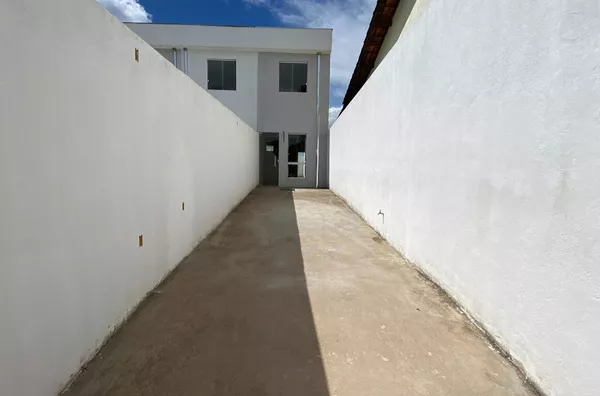 Casa à Venda - 2 Quartos - 3 Vagas - Jardim Comerciários - Foto 1