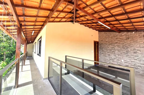 Casa de 3 quartos á venda no bairro Santa Monica.