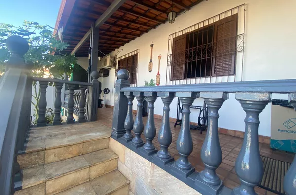 casa em lote inteiro, com piscina no Jardim Leblon - Foto 2