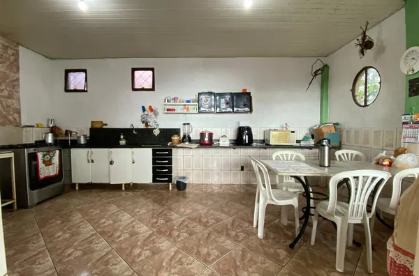 Casa com 4 Imóveis Independentes à Venda no Candelária – Lote 360m² | Ideal para Renda e Comércio - Foto 4
