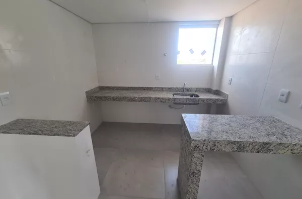 Cobertura de 3 Quartos com Suíte e Elevador em ótima localização no B. Copacabana - Foto 13