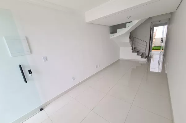 Linda Casa Independente de 2 qtos em ótima localização no B. Jd. Guanabara - Foto 5