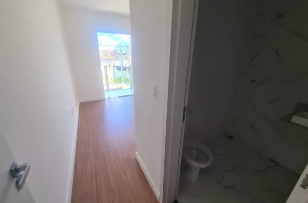 Casa Independente com 2 Suítes e Ampla Área Externa no Bairro Candelária - Foto 12