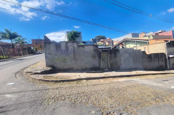 Oportunidade Estratégica para Construtoras: Terreno de 506m² no Bairro Jardim Guanabara