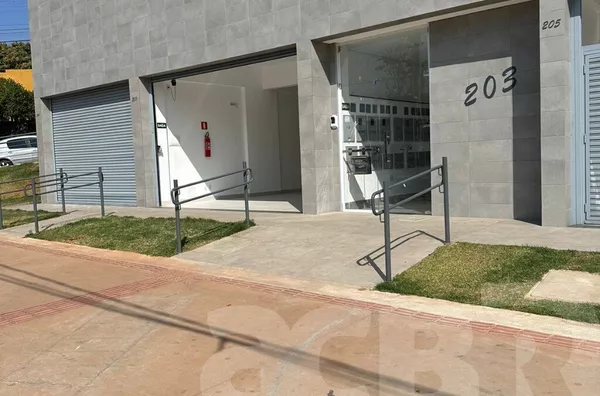 Loja Comercial com Fachada Moderna no Coração do Rio Branco!
