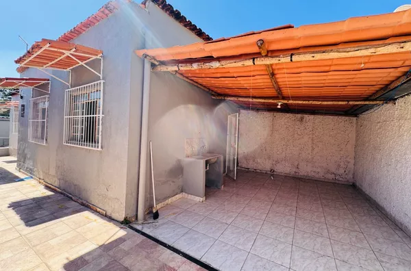 Casa Plana com 2 Quartos, Lote Amplo e Garagem – Piratininga BH - Foto 2