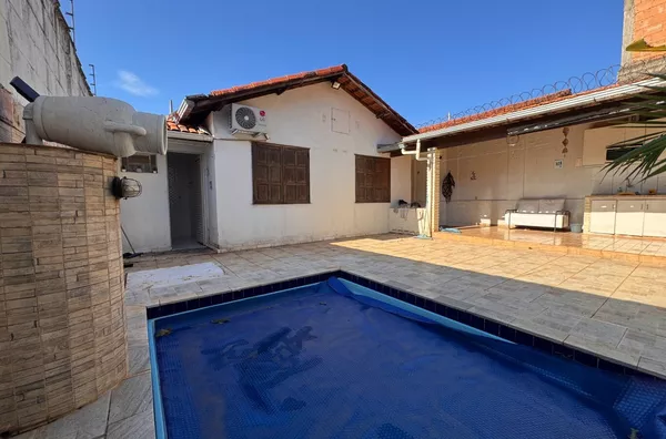 casa plana com piscina em lote de 227m2 no Jaqueline - Foto 1