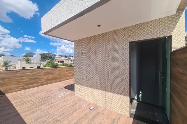 Excelente Cobertura de 3 Quartos com Suíte 100m² no Bairro Candelária