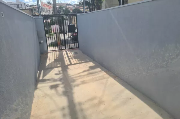 Casa Independente de 2 Qtos com 2 Suítes | B. Santa Mônica - Foto 2