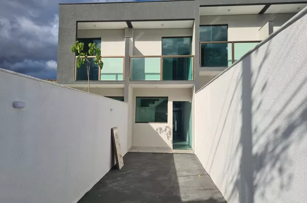 Casa Independente de 2 qtos em ótima localização no B. Candelária. - Foto 1
