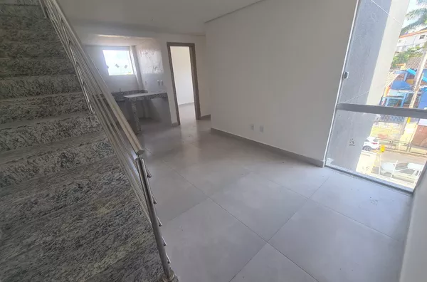 Cobertura de 3 Quartos com Suíte e Elevador em ótima localização no B. Copacabana