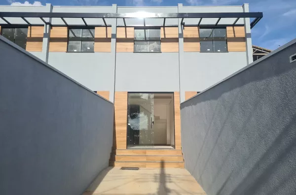 Casa Independente de 2 Qtos com 2 Suítes | B. Santa Mônica - Foto 1