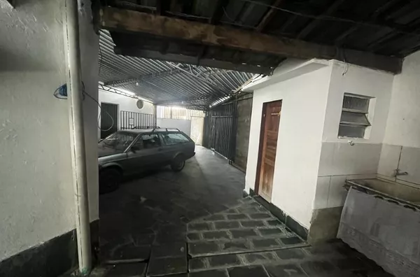 CASA com galpão em lote de esquina no Letícia BELO HORIZONTE - Foto 2