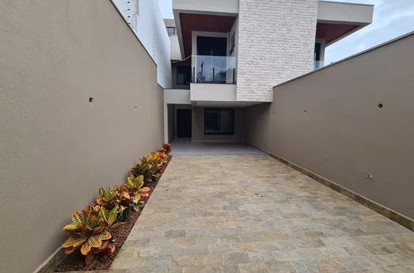 Linda Casa Independente de 4 qtos com 3 vagas no B. Jaraguá - Foto 1