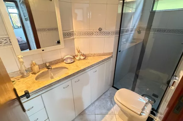 casa plana 3 quartos, em lote inteiro no Letícia - Venda nova - Foto 12
