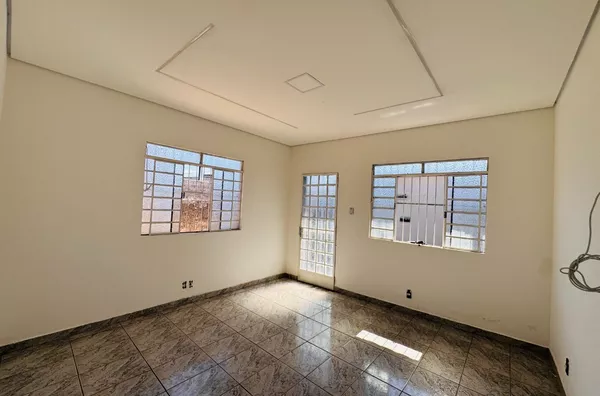 Casa Plana com 2 Quartos, Lote Amplo e Garagem – Piratininga BH - Foto 6