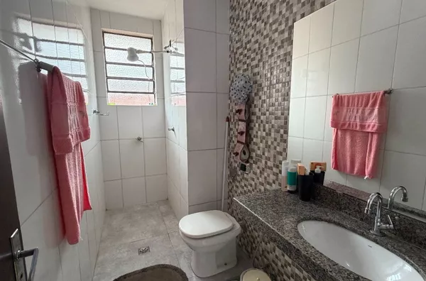casa de 4 quartos no melhor local do bairro! - Foto 6