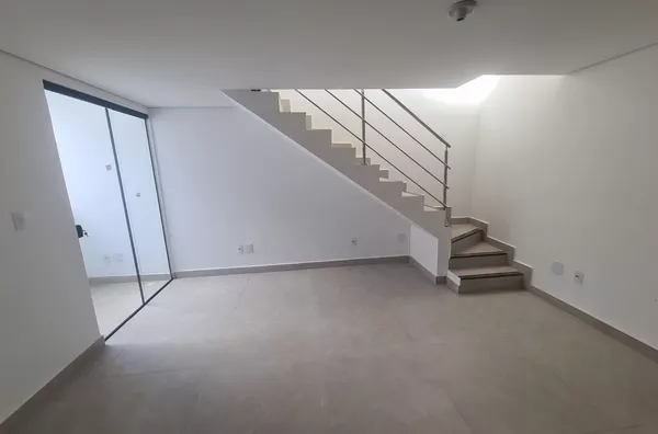Excelente Cobertura de 3 Quartos em ótima localização no Bairro Santa Branca!