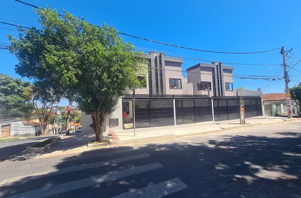 Casa Geminada com Suíte e Ampla Área Privativa no Bairro Itapoã