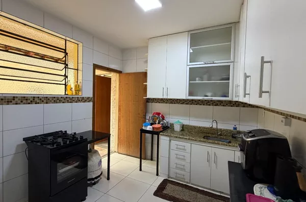 casa de 4 quartos no melhor local do bairro! - Foto 2