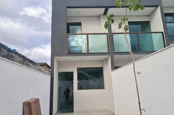 Casa Independente de 2 qtos em ótima localização no B. Candelária. - Foto 2