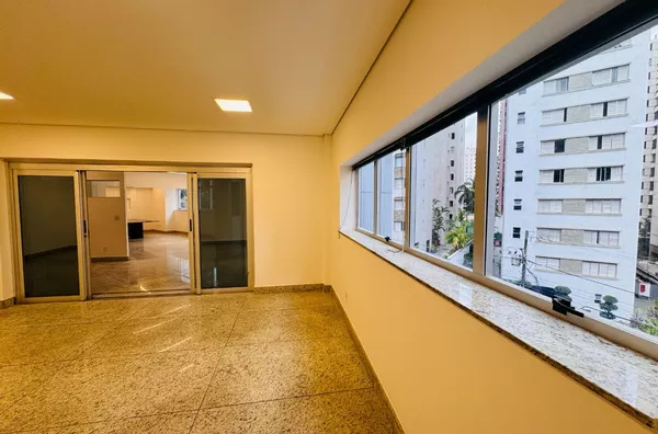 Sala / Andar Comercial de Prestígio à Venda — Edifício Vivaldi, Lourdes (BH) - Foto 1