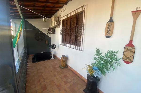 casa em lote inteiro, com piscina no Jardim Leblon - Foto 3