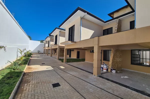 Casa 4 qtos 2 vagas alto padrão em condomínio com 5 casas na Pampulha - Foto 1